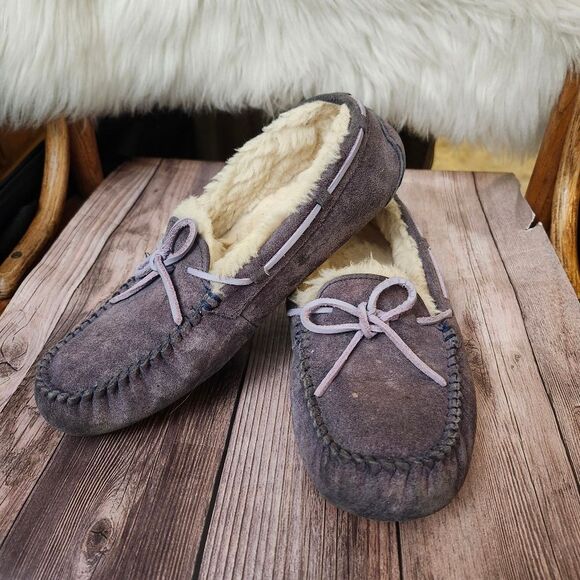 UGG‎ Dakota Cozy Gray  Plush Moccasin Slippers Sz 9 - Picture 1 of 11